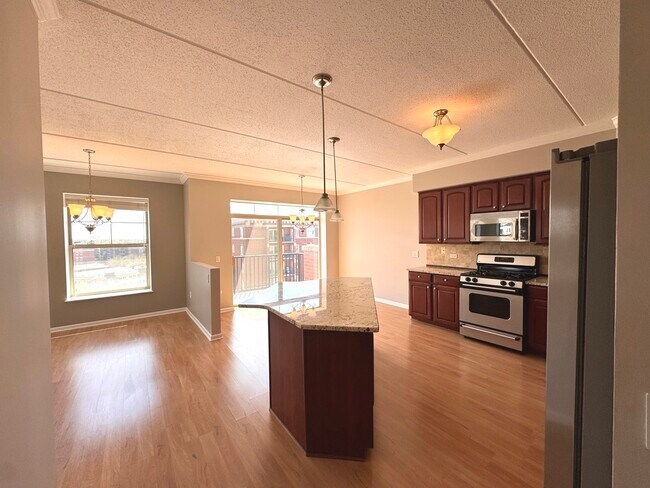 Building Photo - 656 Pearson St