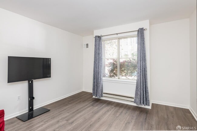 Building Photo - 600 Chestnut St