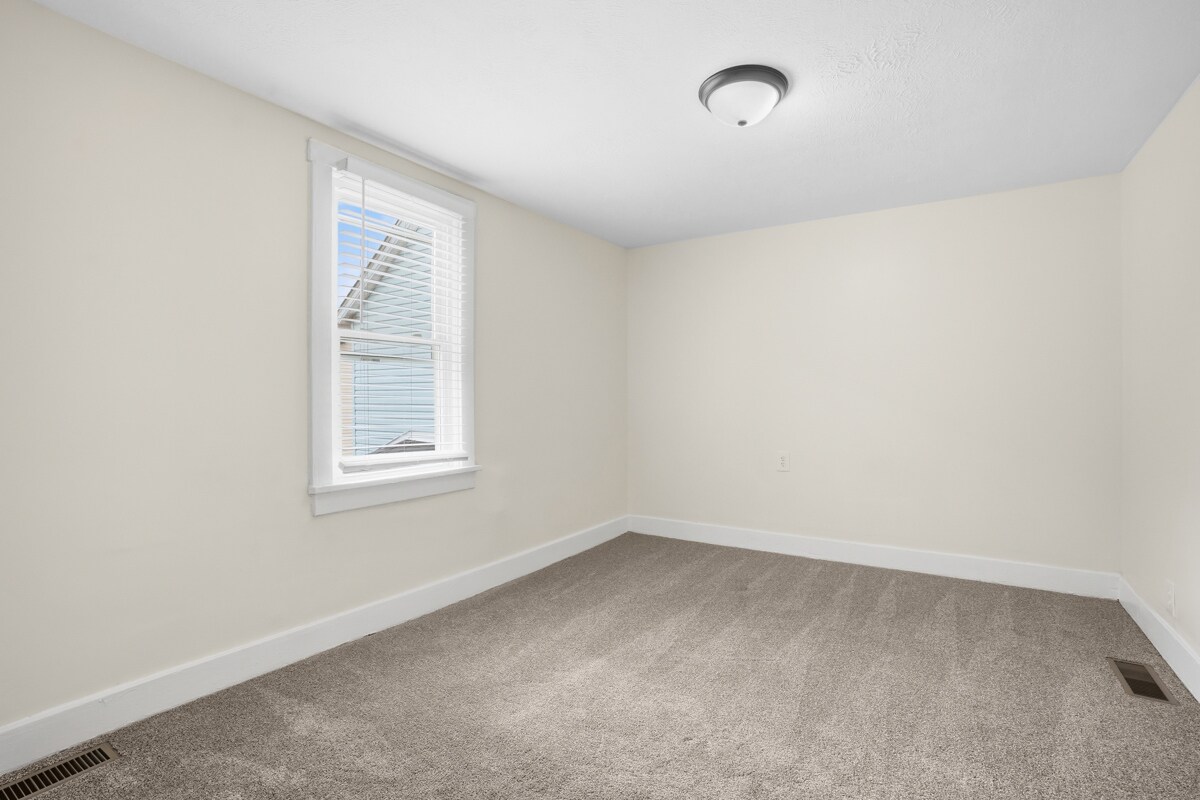 Building Photo - 437 5th St