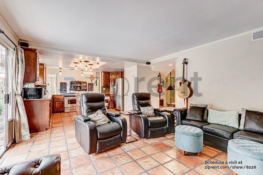 Building Photo - 40050 Spinning Wheel Dr