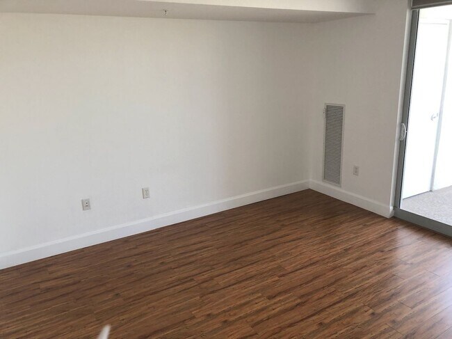 Building Photo - 1830 Radius Dr
