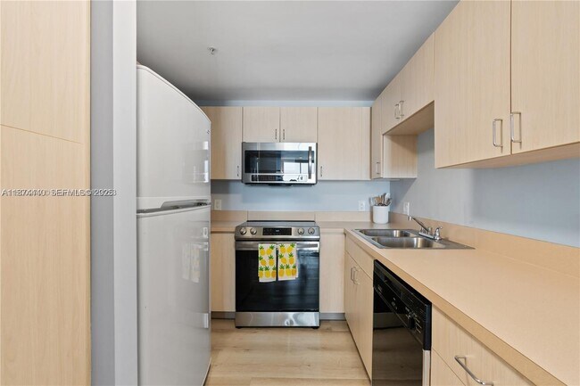 Building Photo - 185 SE 14th Terrace