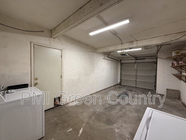 Building Photo - 4978 E 26th St