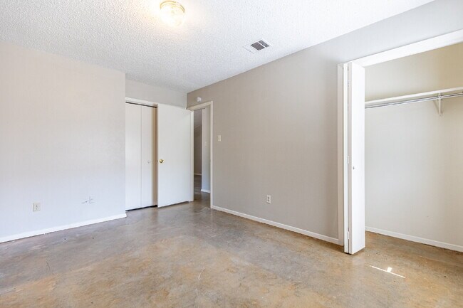 Building Photo - 6201 Berkett Cove