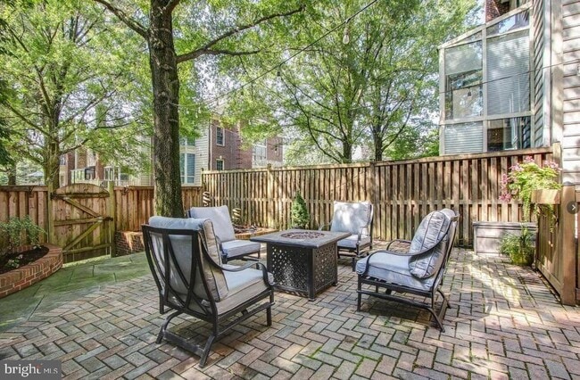 Building Photo - 9936 Foxborough Cir