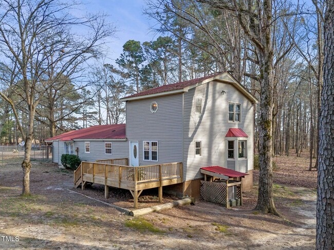 Building Photo - Mini Farm on 2 acres