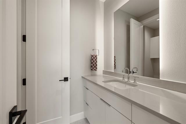 Building Photo - 2850 Lakeside Pkwy