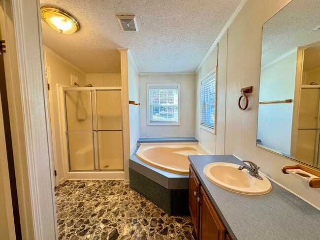 Building Photo - FULLY FURNISHED, ALL INCLUSIVE, LAKE ACCESS BEAUTY FOR RENT