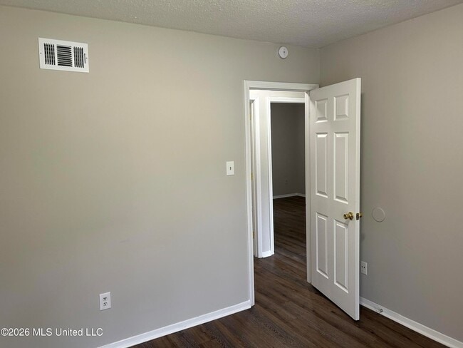 Building Photo - 2675 Ridgewood Cove