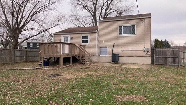 Building Photo - 105 Woodard Dr