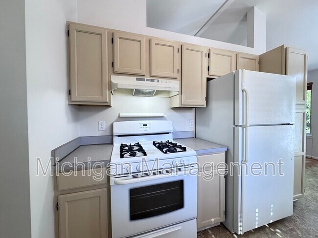 Building Photo - 173 Algansee Dr