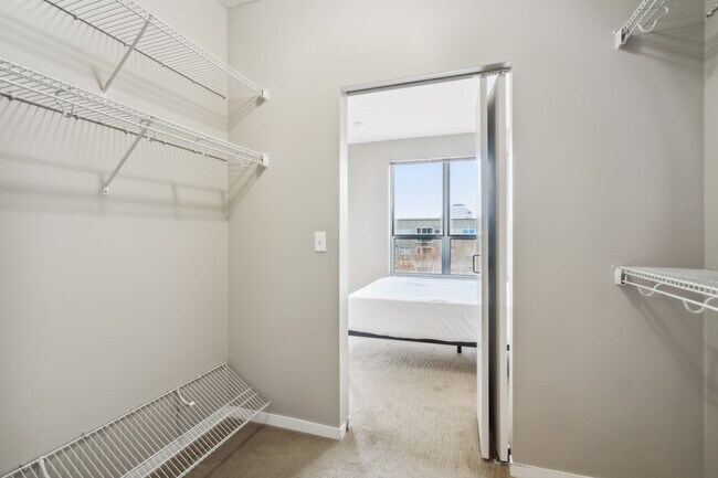 Building Photo - 616 Washington Ave S