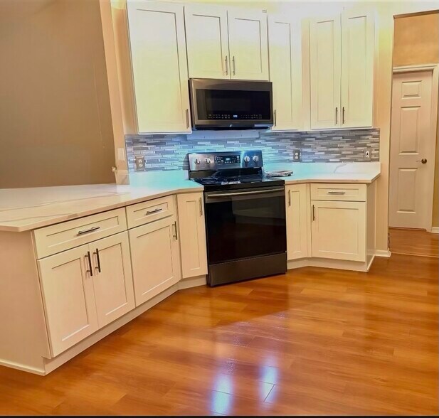 Building Photo - 5944 Sand Wedge Ln