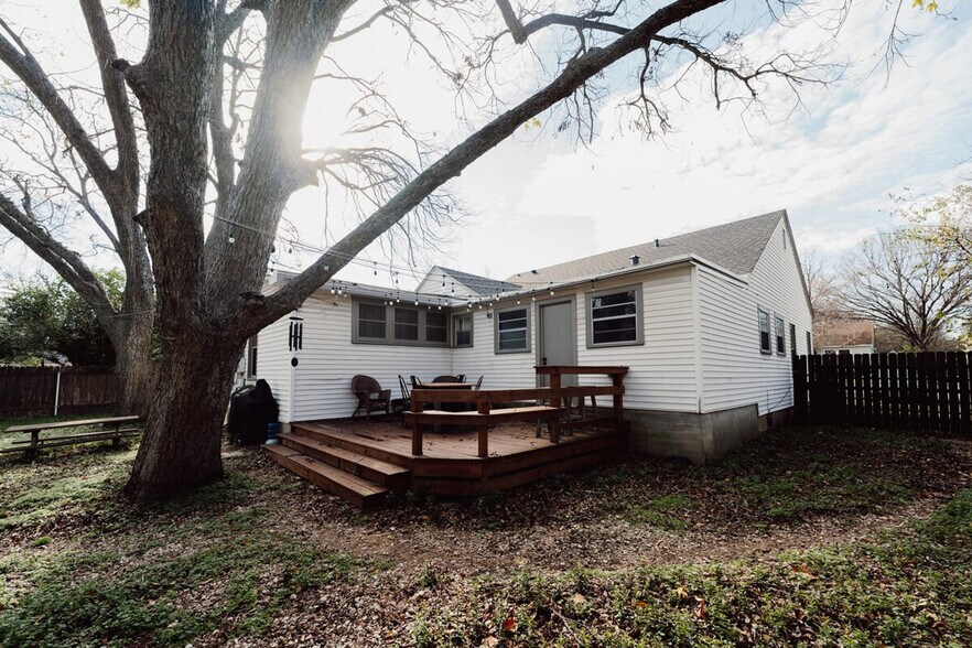 Building Photo - 1025 N 34th St