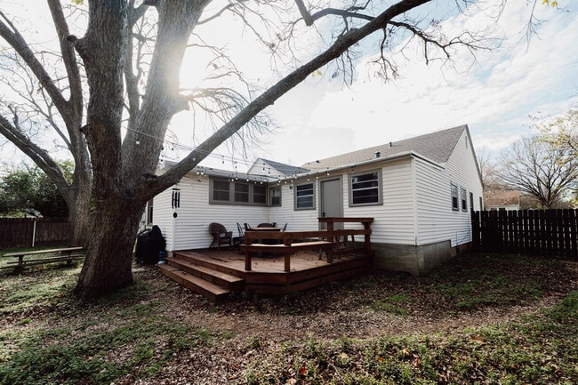 Building Photo - 1025 N 34th St