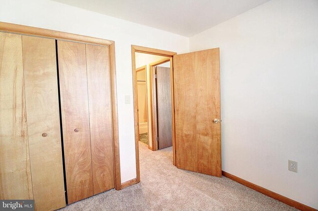 Building Photo - 427 Carrollton Dr