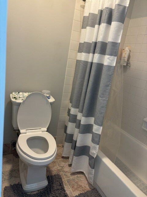 Building Photo - 493 Le Parc Cir
