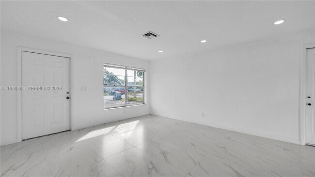 Building Photo - 4285 SW 48th Ct
