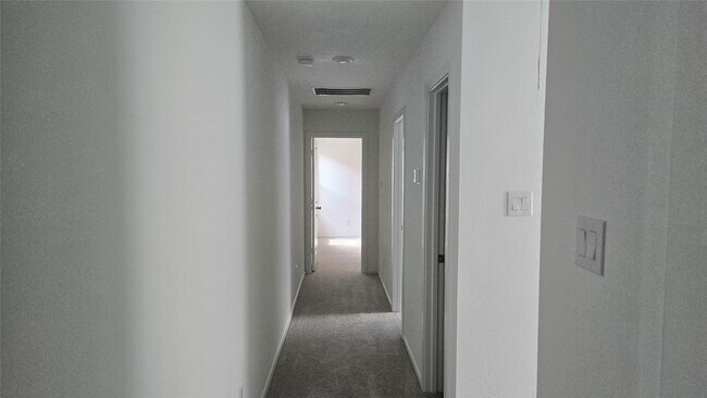 Building Photo - 952 Pertuso Ln