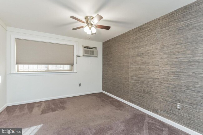 Building Photo - Modern 2-Bedroom Apartment with In-Unit La...