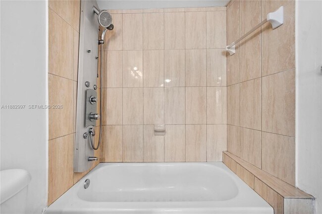 Building Photo - 1750 N Bayshore Dr