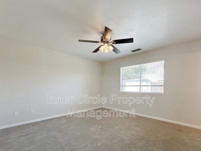 Building Photo - 253 Creektrail Ct