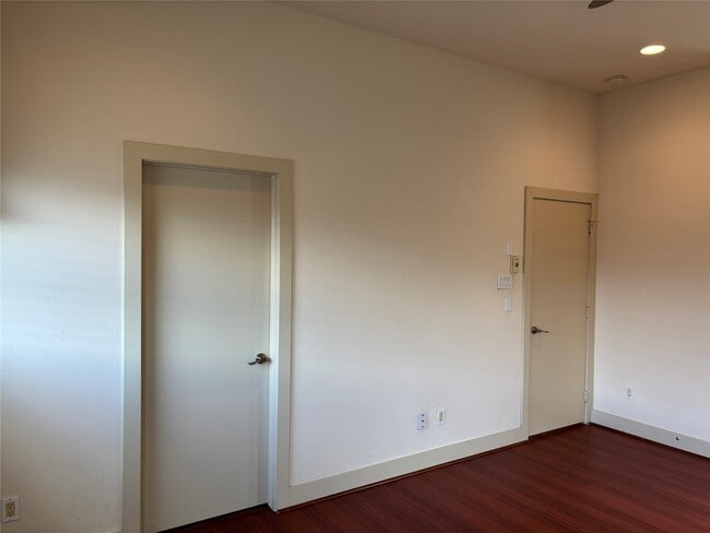 Building Photo - 1510 W 26th St