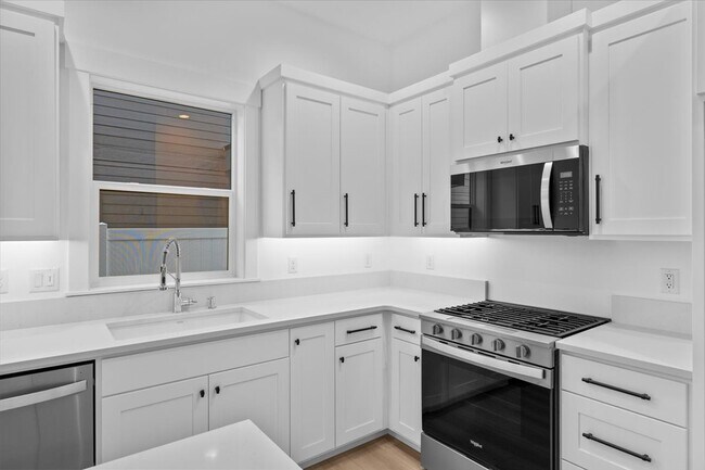 Building Photo - 208 Bogey Ln