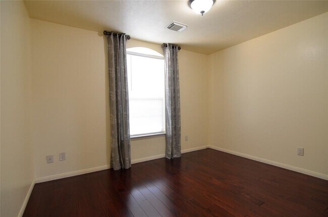 Building Photo - 7430 Boxwood Ridge Ln