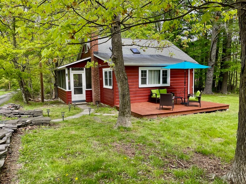 Adorable cottage in quite setting, only .7 mi to Woodstock village - 65 Ohayo Mountain Rd