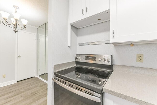 Building Photo - 7600 Emmett F Lowry Expy