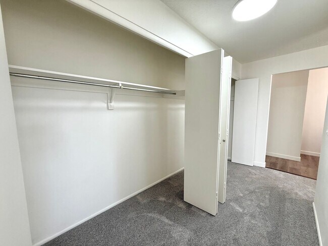 Building Photo - Open House June 20th | 3 Bedroom Townhome in Holladay