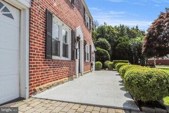 Building Photo - 9 Strathaven Dr