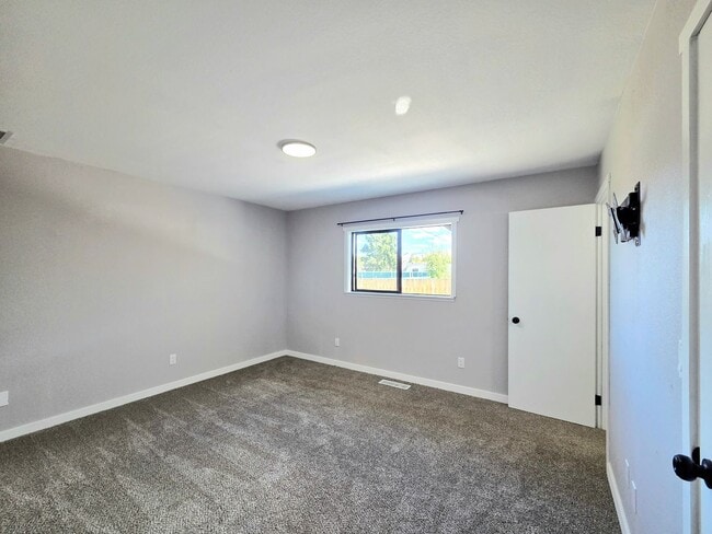 Building Photo - Beautifully Renovated 3-Bed. + Den, 2-Bath Rambler for Rent! ** LANDSCAPING INCLUDED!! ** + W/D!