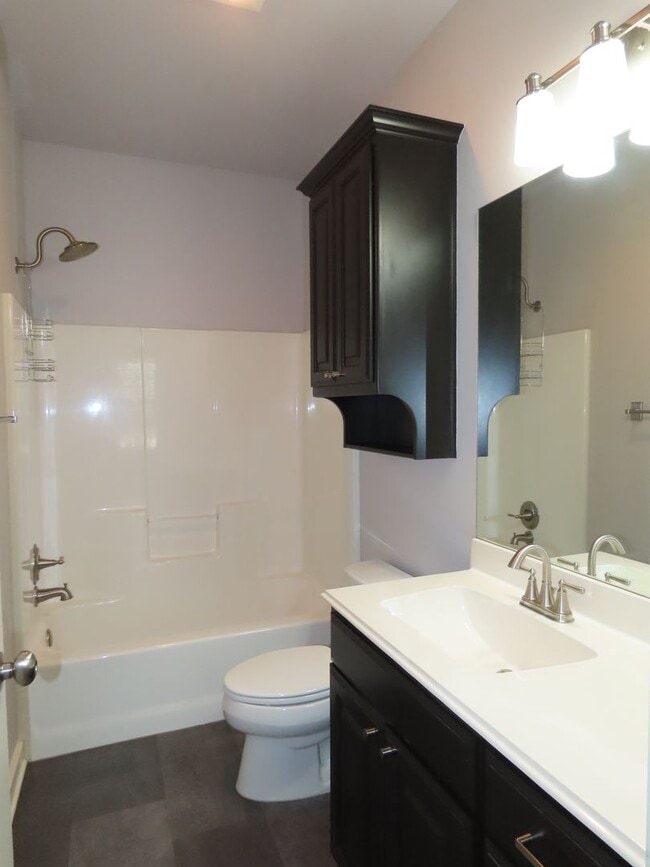 Building Photo - Beautiful 3 Bedroom, 2 Bath Home in South ...