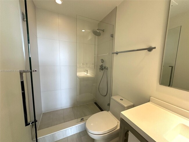 Building Photo - 2000 Metropica Wy