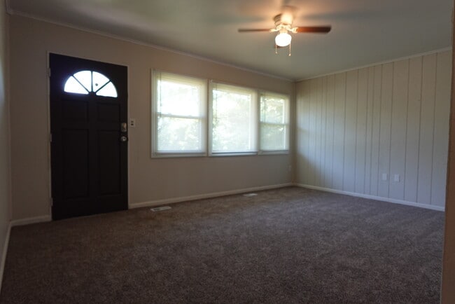 Building Photo - 9631 Pippin Rd