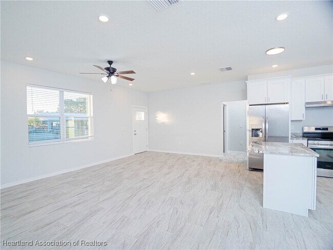 Building Photo - 1456 Kyra Ave