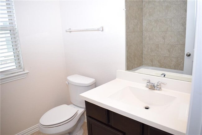 Building Photo - 2013 Pitkin Dr