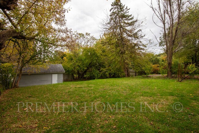 Building Photo - Charming 3-Bedroom Home with Walkout Basem...