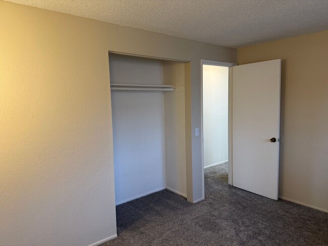 Building Photo - 3 bedroom, 1.5 bath house in Eugene!