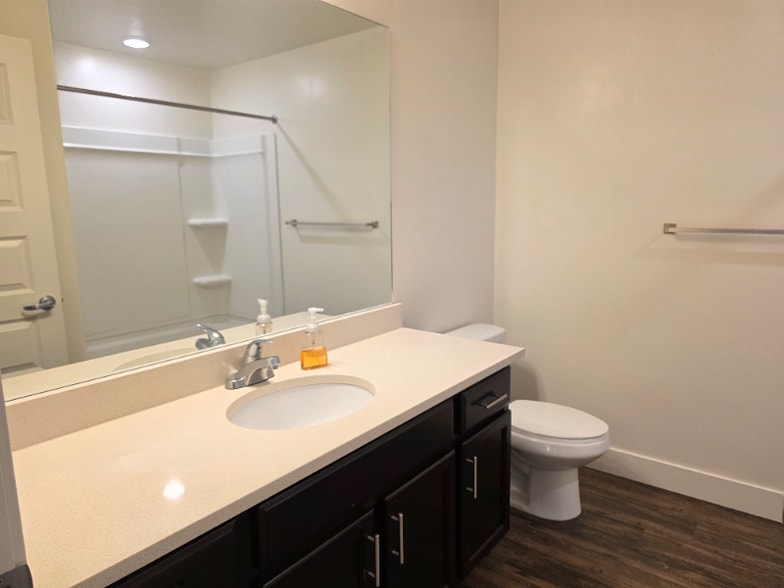 Building Photo - 196 W Vine St