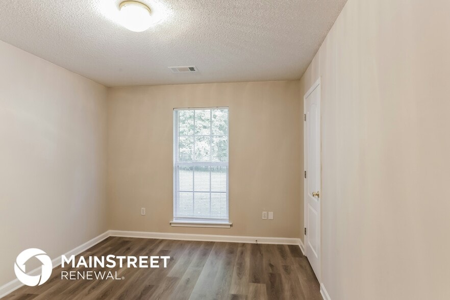 Building Photo - 7644 Woodshire Dr