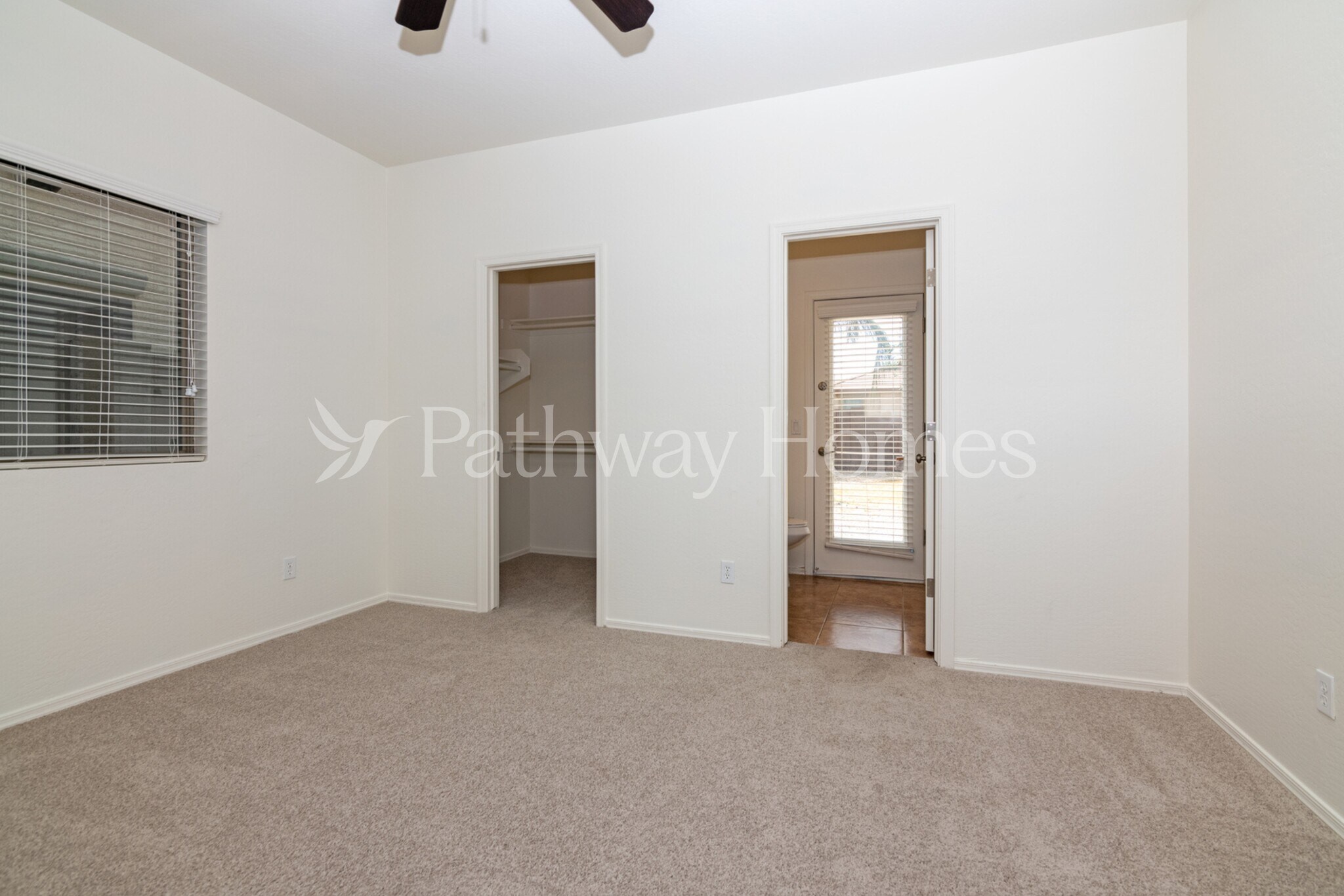 Building Photo - 4205 E Del Rio Dr