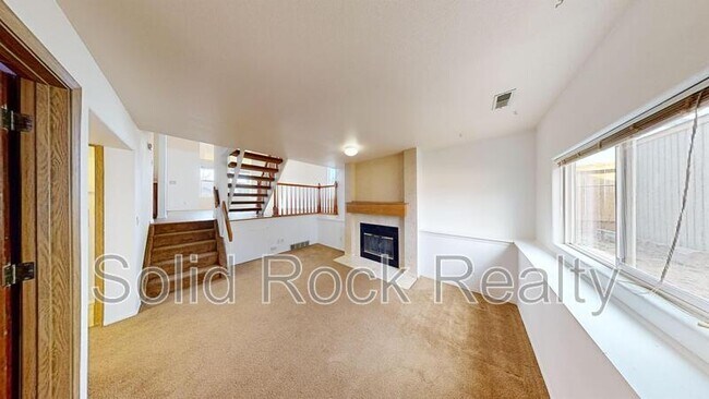 Building Photo - 935 Greenbrier Dr