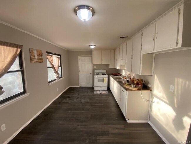 Building Photo - 1229 Karen Rd