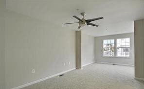 Building Photo - Beaufiful 3BR 2.5BA end unit town home wit...