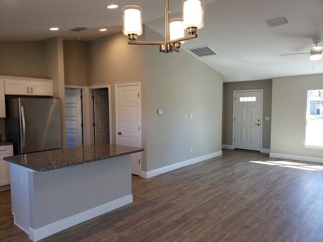 Building Photo - 7 Hemlock Run