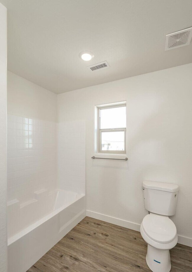 Building Photo - 7565 E Addis Ave