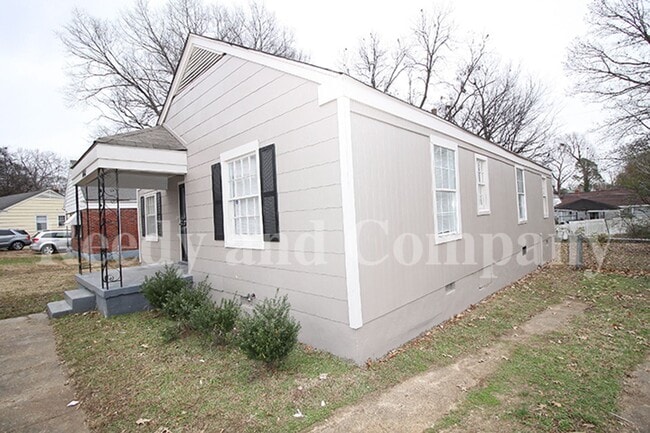 Building Photo - 1408 Alamo St